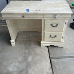 free Desk For Someone That Wants To Come And Get It