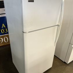 Frigidaire Apartment Size Top Freezer Refrigerator 18 Cu Ft 