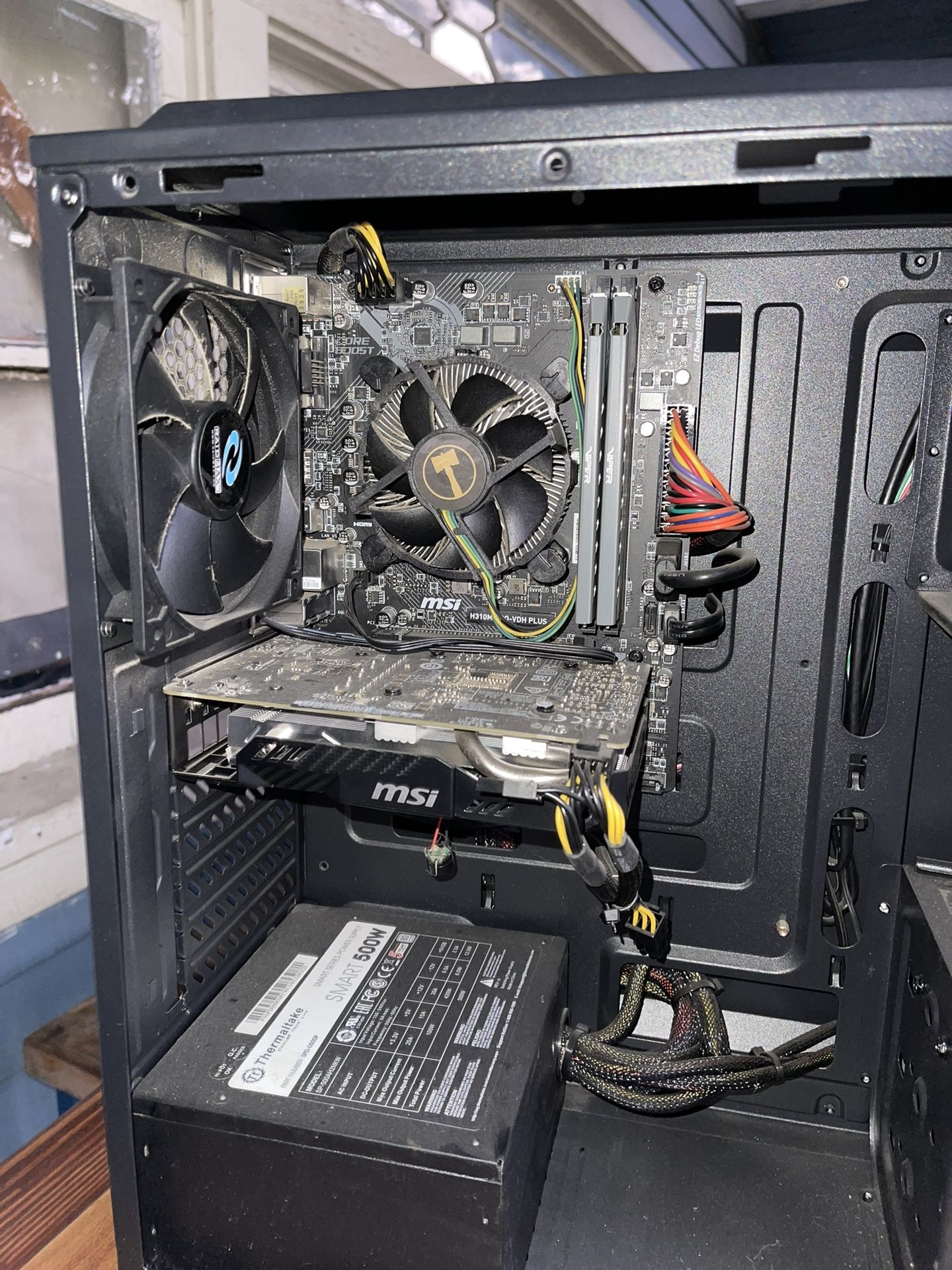 Mini ATX gaming pc Keyboard and monitor