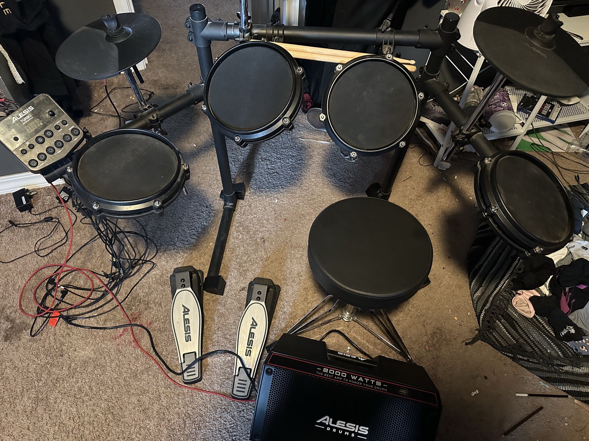 Alesis Electric Drum Set w Amp