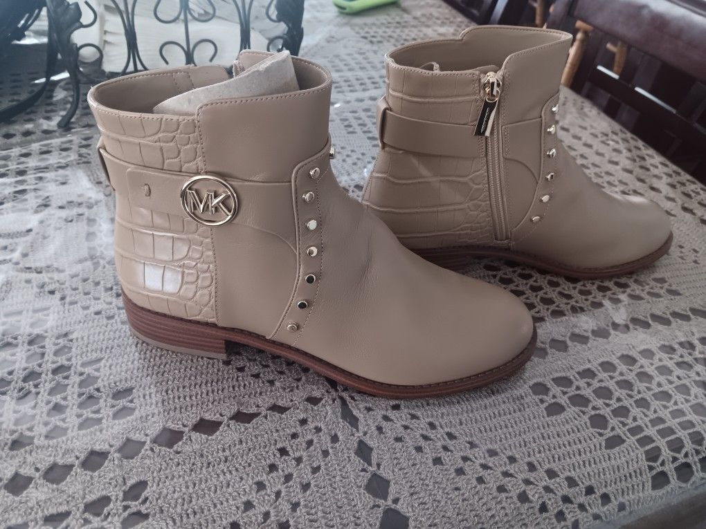 MICHAEL KORS Womens Boots