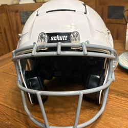F7 LX1 Youth Schutt Helmet 