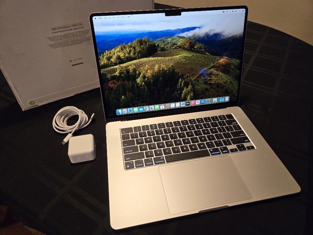 Apple MacBook Air 15 Inch 2024 M3 8GB 256GB Silver Like New