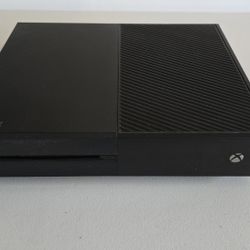XBox One 1TB + 2x Controllers + Headset