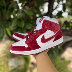 Air Jordan 1 Mid “Red Velvet”