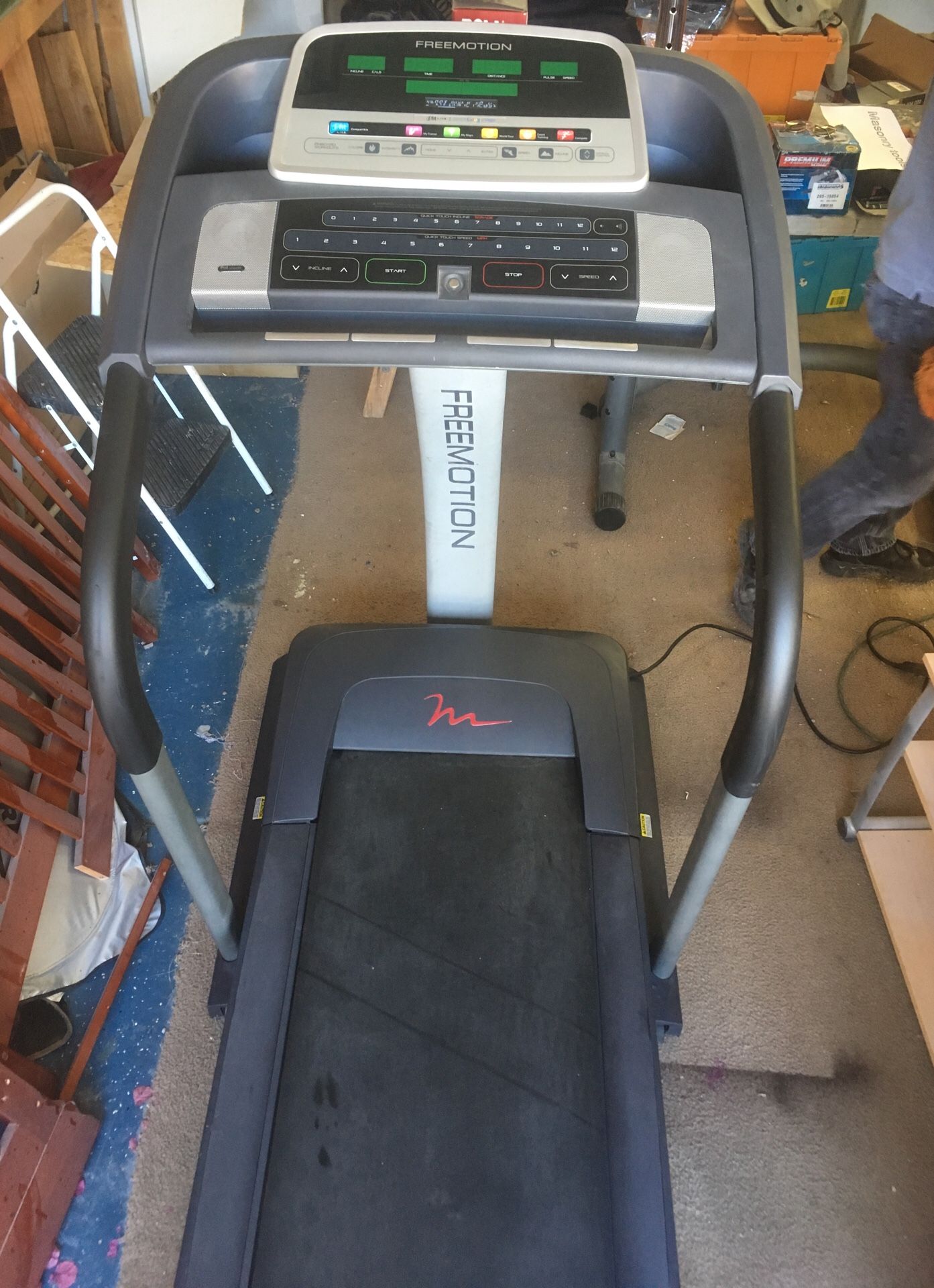 Free motion treadmill