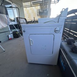 2ft x 2ft x 33in Laundry Dryer