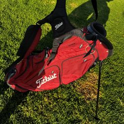 Titleist Lightweight Stand Golf Bag | Dual Strap | Cooler Pocket | See All PhotosPlease read before purchasing: There is one tear on the side pocket, 