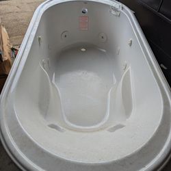 BRAND NEW!!!! 8 Jet Jacuzzi Tub 🛁 