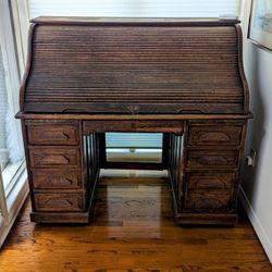 Antique Roll-Top Desk w Lock & Key