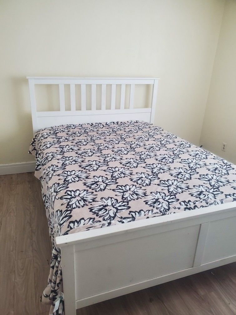 IKEA HEMNES WHITE QUEEN BED FREE MATTRESS
