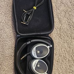 BOSE WIRED HEADPHONES 