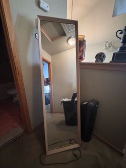 Standing mirror