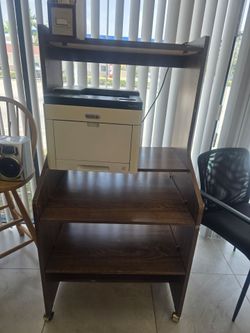 Mueble con impresora de regalo