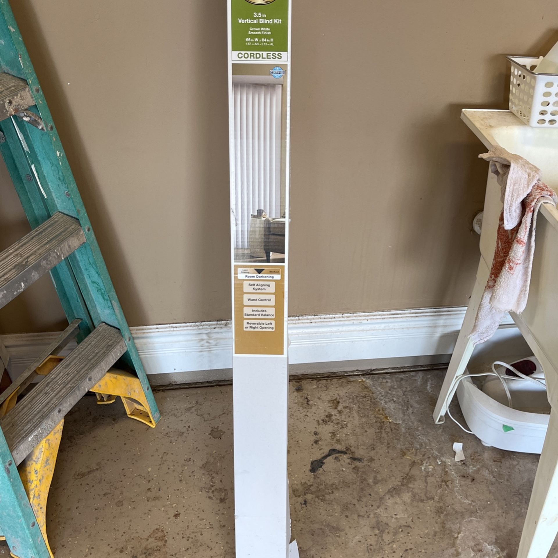 3.5 Inch Vertical Blinds (Crown White)