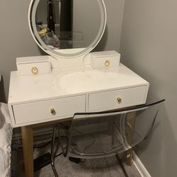 Make Up Vanity With Light