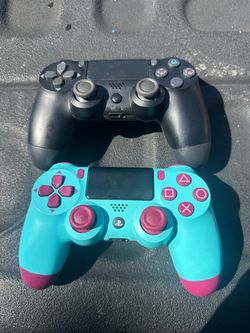 PS4 DualShock 4 Controllers – Lot of 2