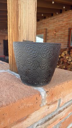 Black patterned planter