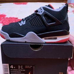 Jordan 4 Bred size 4Y