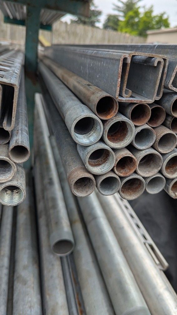 3/4" x 10' rigid metal conduit 19 sticks $20 each also have cut offs 3' to 8' threaded on both ends $2 a foot new just dirty from sitting on the groun