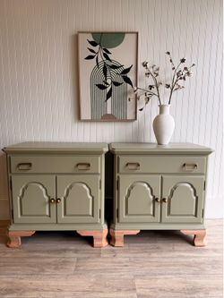 Beautiful Solid Wood set of two nightstands by Ethan Allen | Bedside tables | Side tables | 🌿