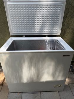 Deep freezer