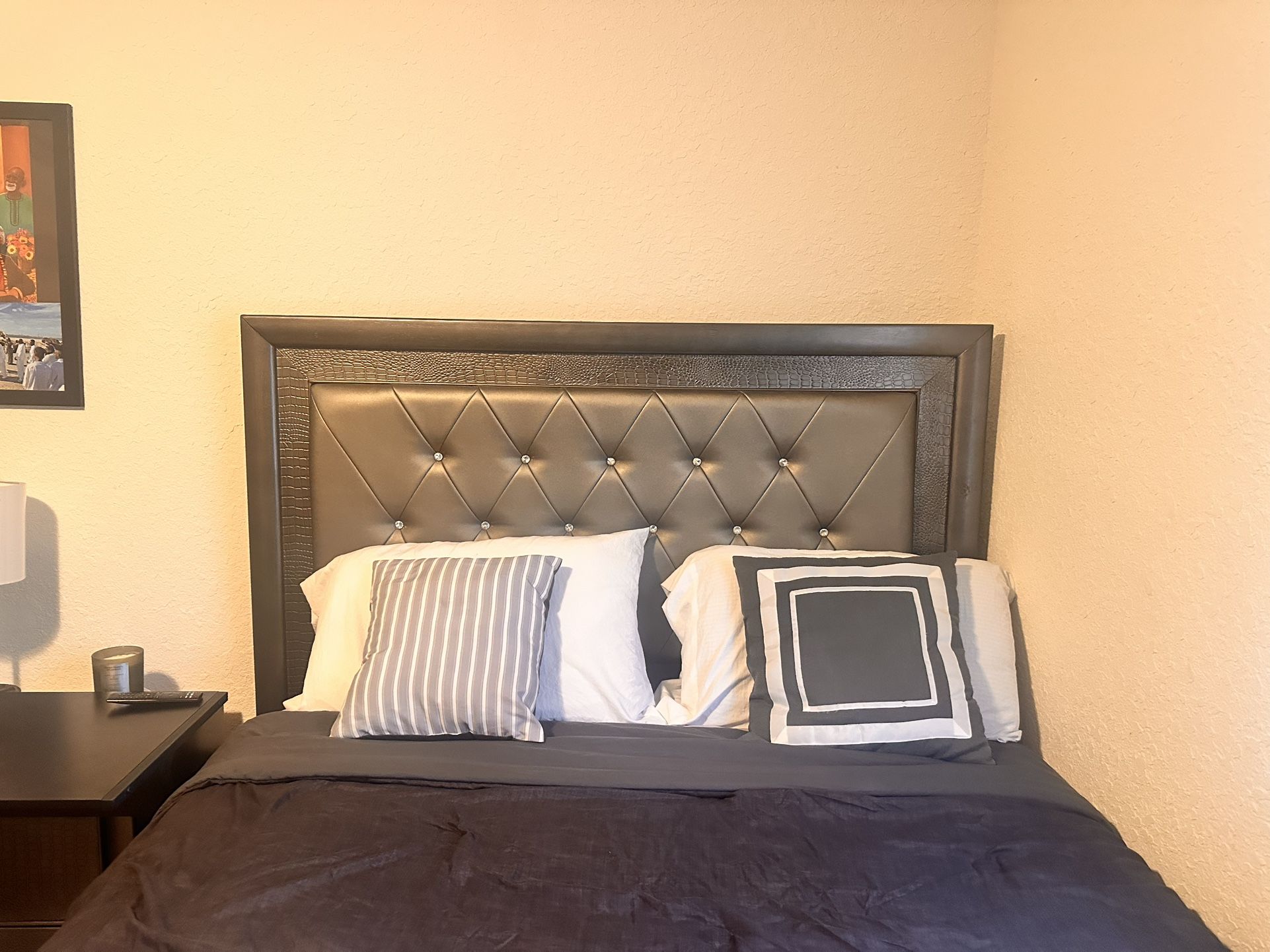 Modern Bedroom Set – Bed + Nightstands