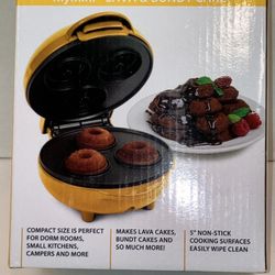 Nostalgia MyMini Lava & Bundt Cake Maker NIBq