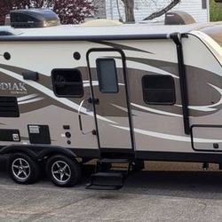 2017 Kodiak Ultimate Ultra Lite Travel Trailer 240BHSL