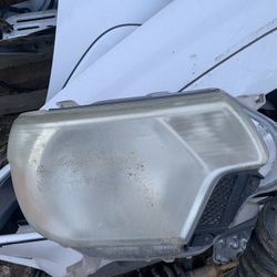 Toyota tocoma headlights 2013-2015