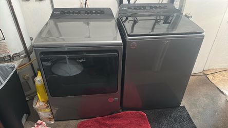 Washer dryer set