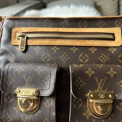 Louis Vuitton Hudson Gm Bag