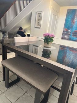 Elegant Dining Table Set – Seats 8 – Excellent Condition