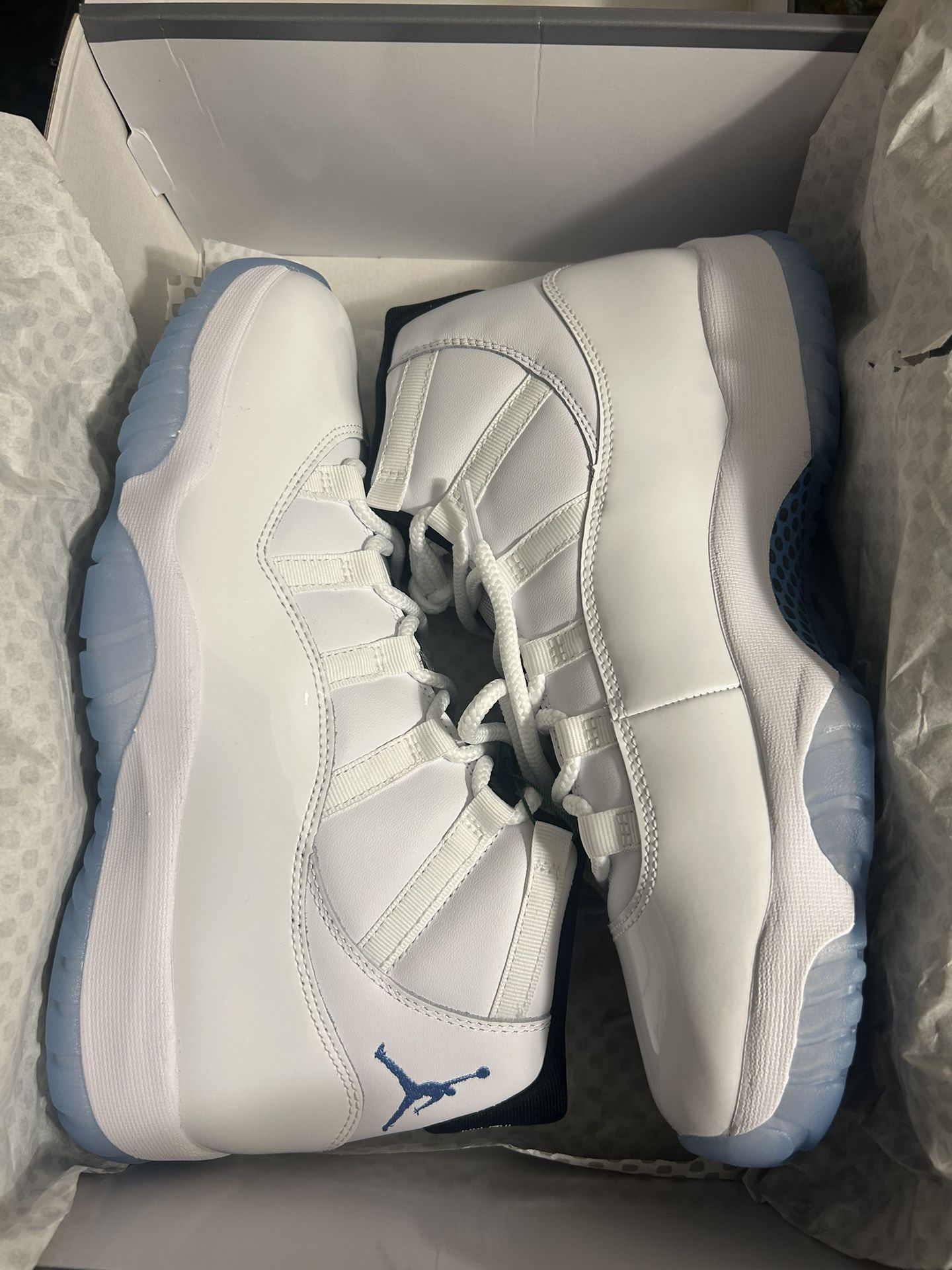 Jordan 11 Retro Legend Blue
