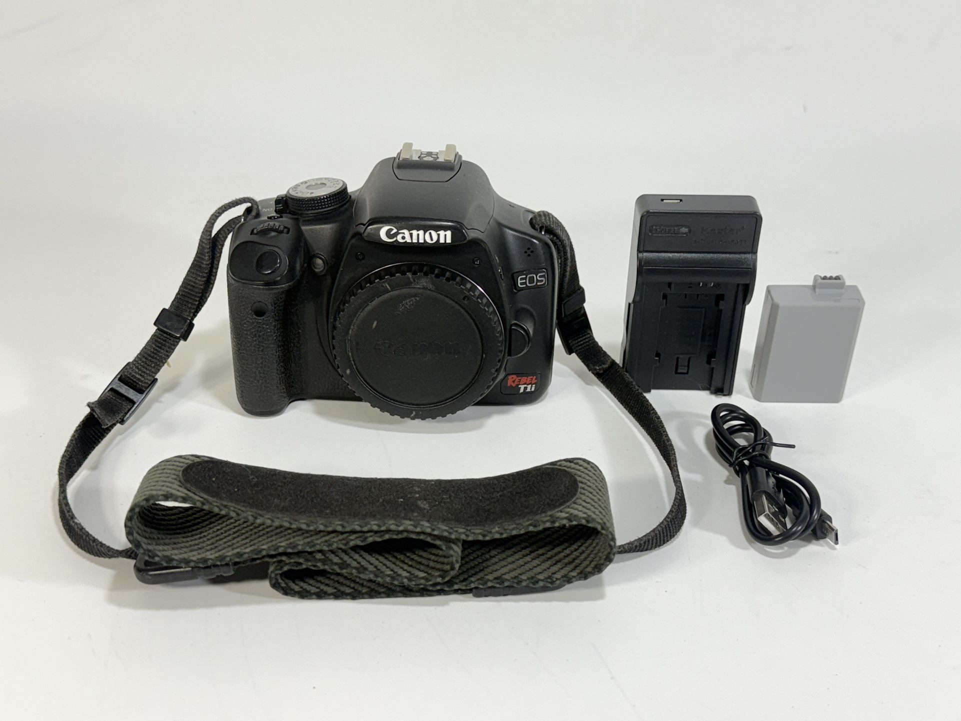 Canon EOS Rebel T1i 15.1 MP CMOS Digital SLR Camera Body with Battery & Charger