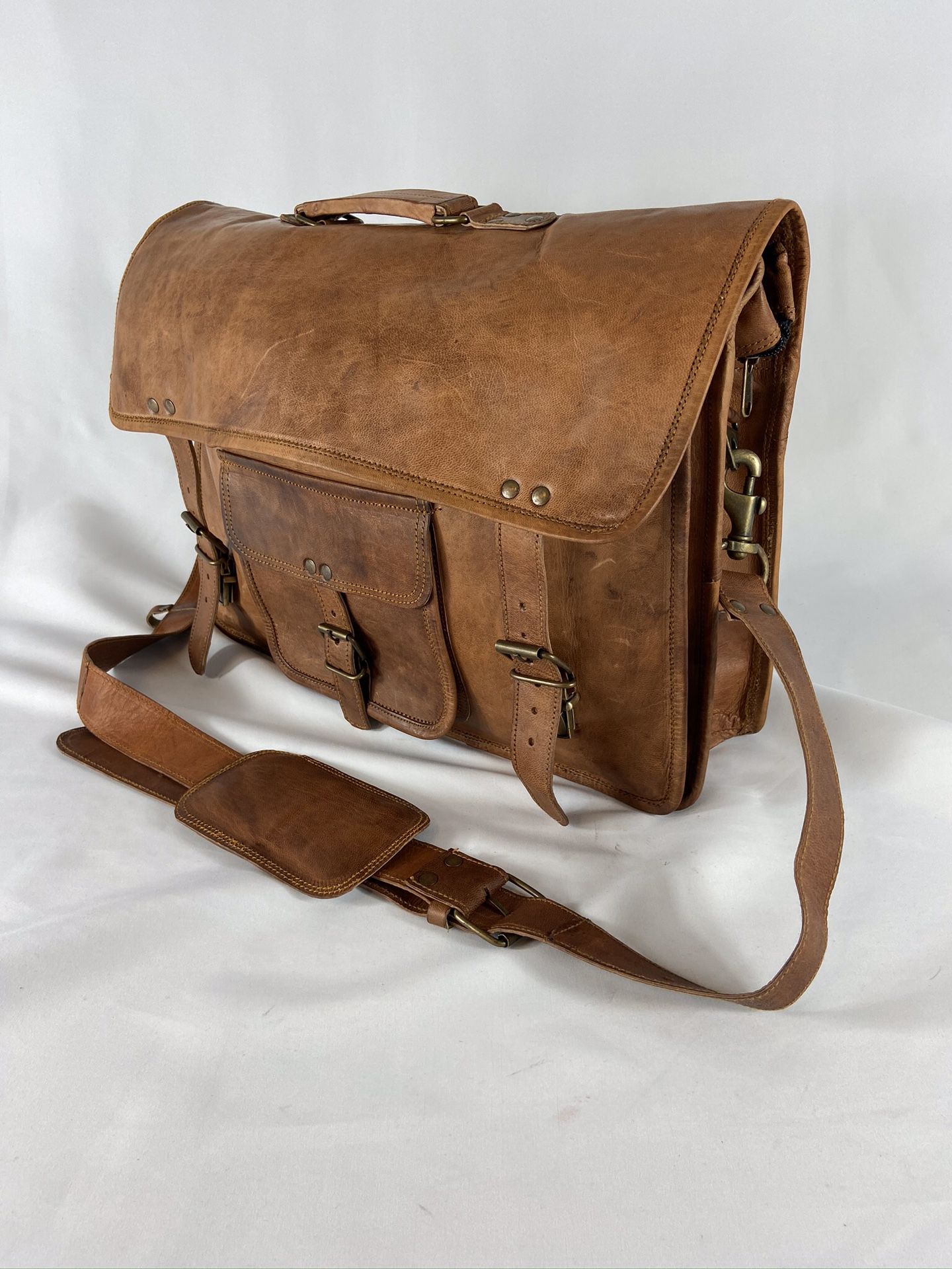 Very nice Komals Passion Leather Messenger bag, briefcase.