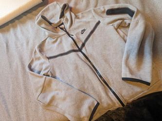 Nike Tech Authentic
