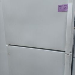 Refrigerator Top Freezer Excellent Condition 
