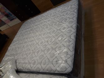 Sealy Mattress and Box spring Cal King