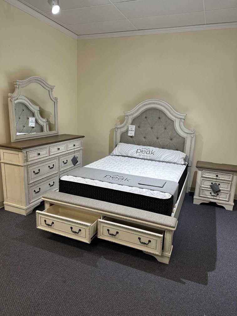Realyn Whitewash Queen Upholstery Bed with 2 Storage Drawers 