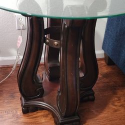 2 Piece Set Of End Tables Glass And Wood 