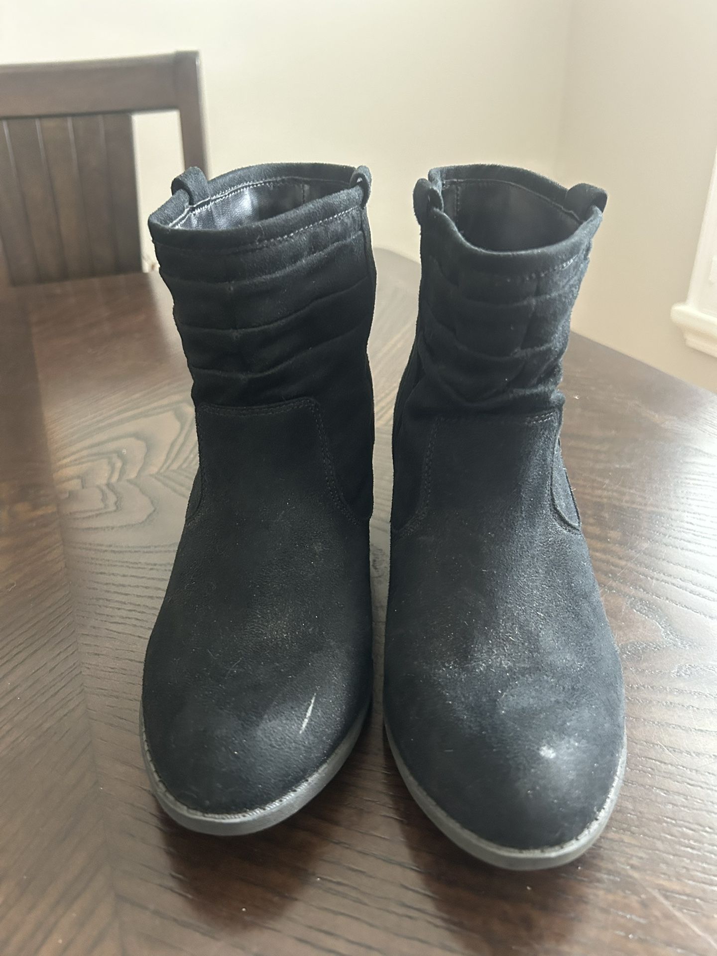Women’s Suede Boots