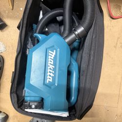 Makita 12v Vacuum With Charger And 1 Battery