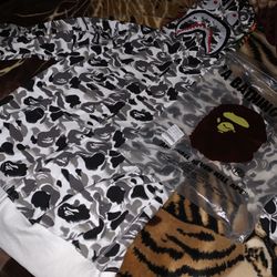 Bape 75$ LARGE 