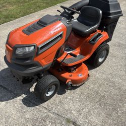 Husqvarna YTH18542 Riding Lawn Mower – 42” Deck
