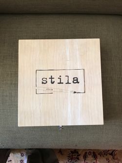 Stila box with make-up and 3 brushes