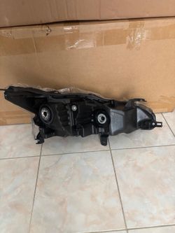 2019 Nissan Altima driver side headlight,