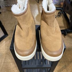 Women’s UGG Boots, Size 9
