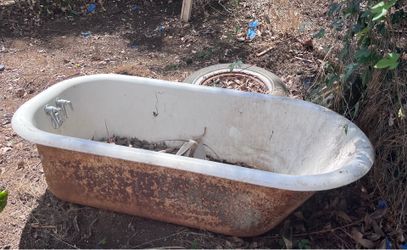 Free Vintage cast iron tub