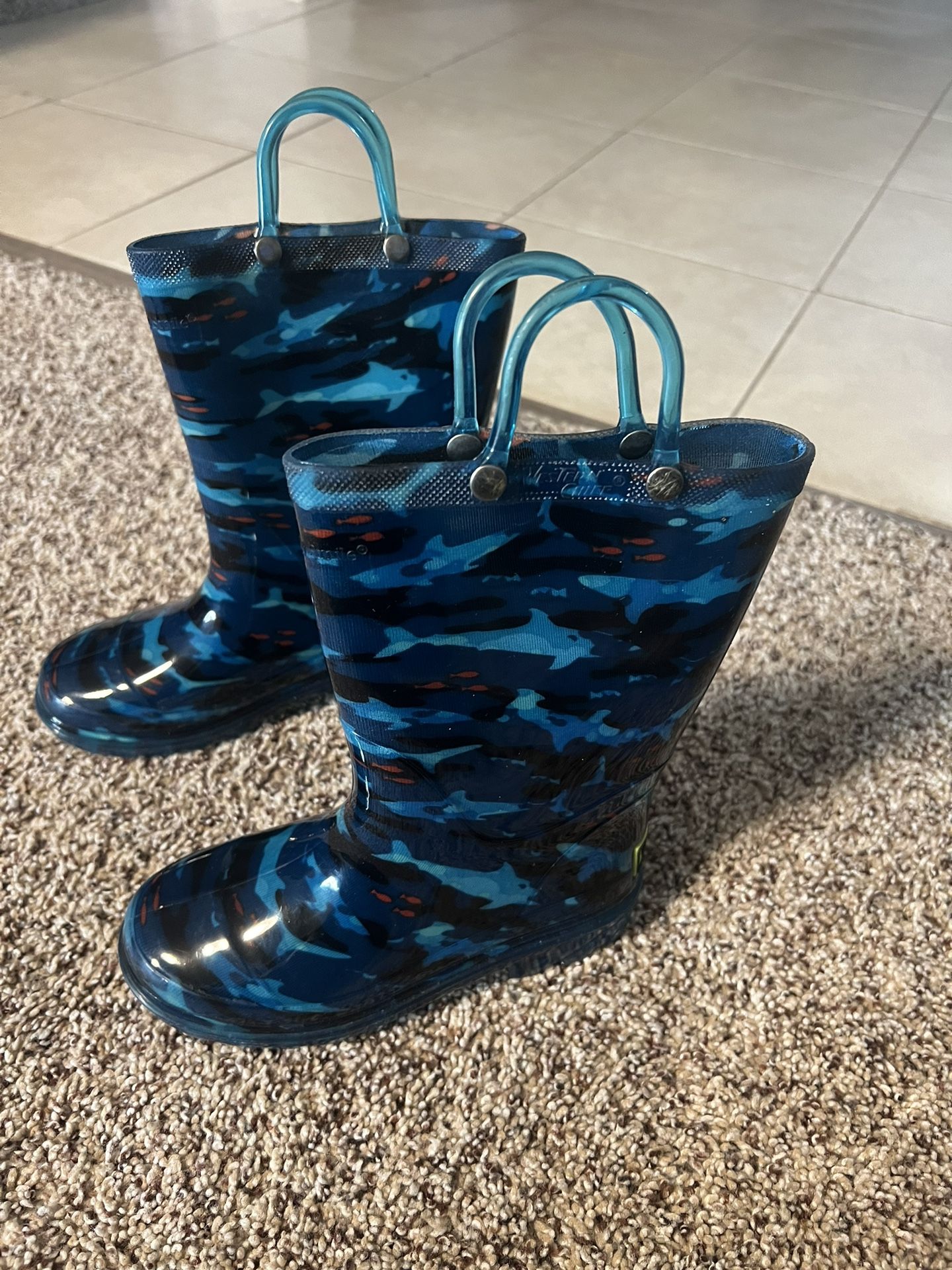 Western Chief Kids Light Up Rain Boots With Handles for Easy On and Off. Size 11